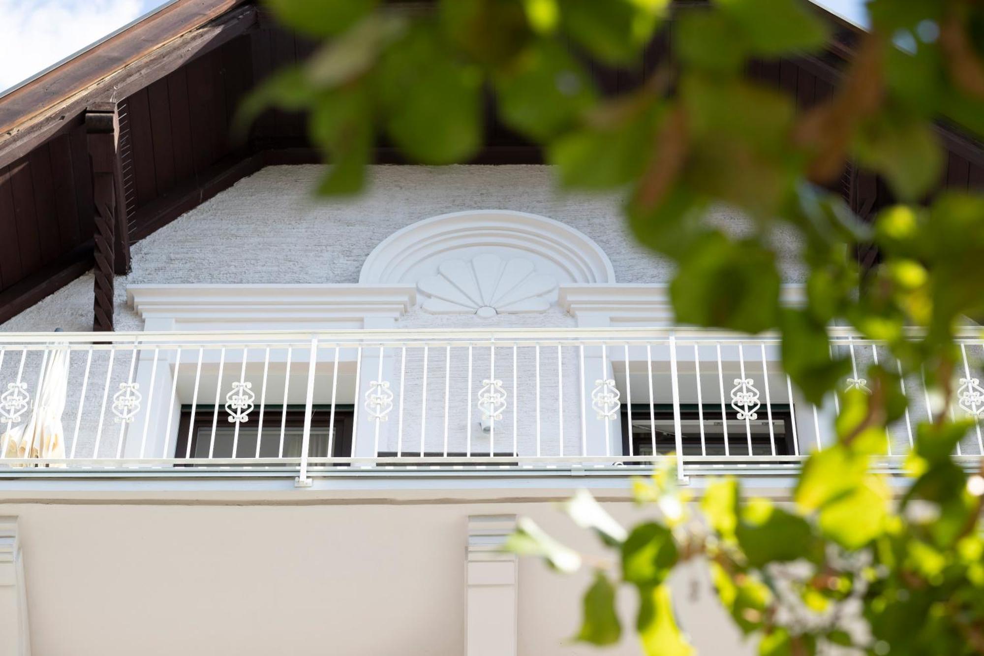 Der Ladurner Hof - Wohnen Am Weinberg Apartment Merano Bagian luar foto